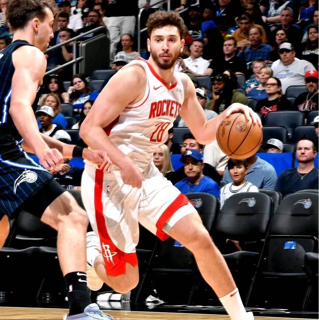 包含门兴客场击败云达不莱梅，取得关键客场胜利的词条