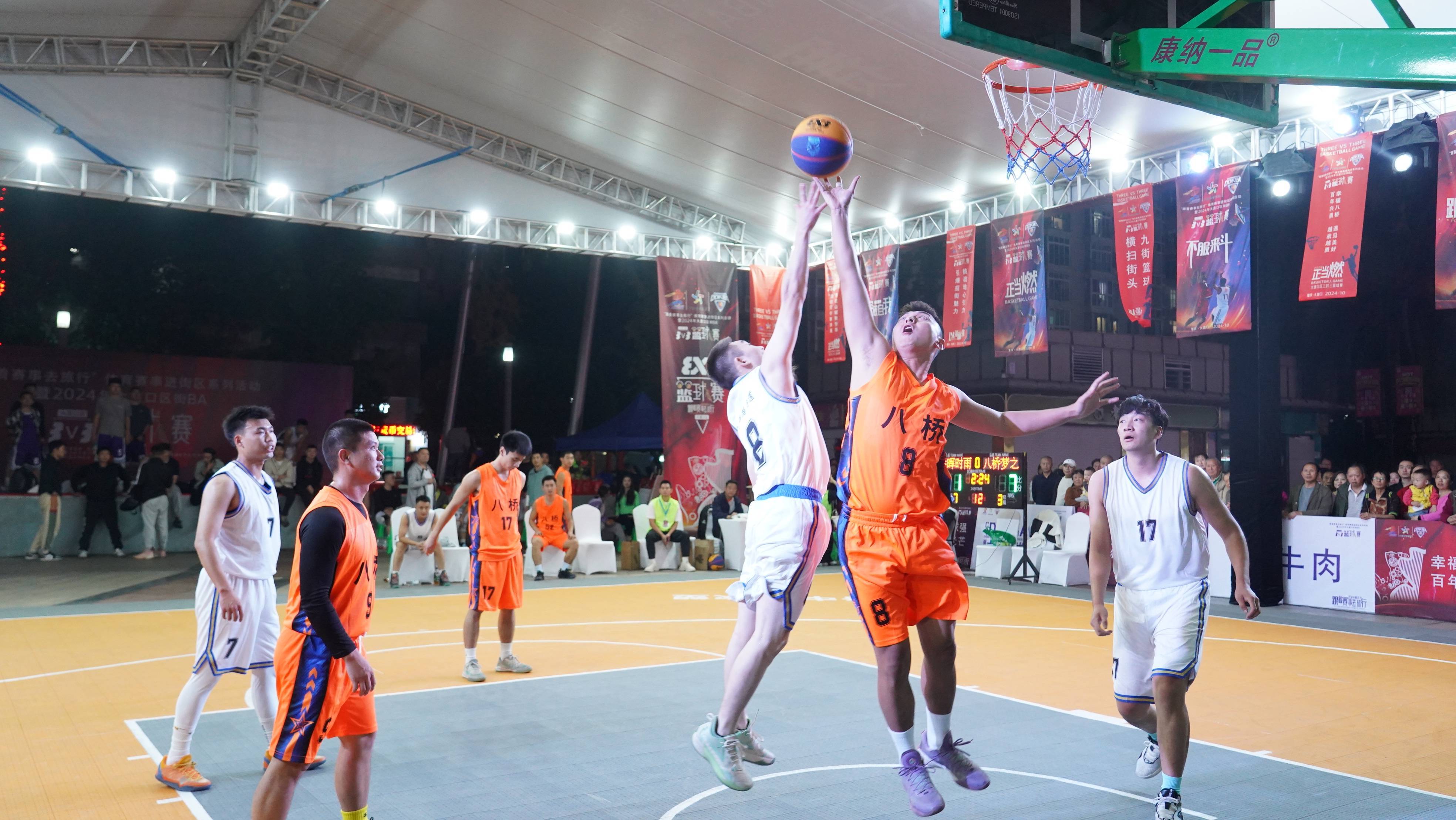 热烈的比赛现场让球迷热血沸腾的简单介绍